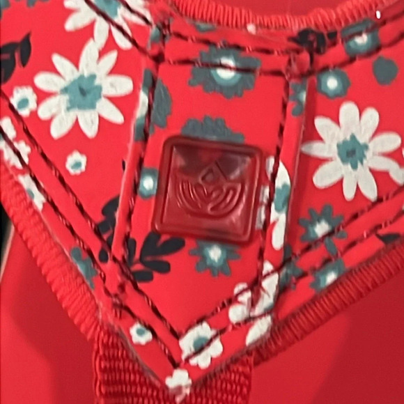 Red Floral Spenco Yumi Style Orthotic Flip Flops - Picture 9 of 10